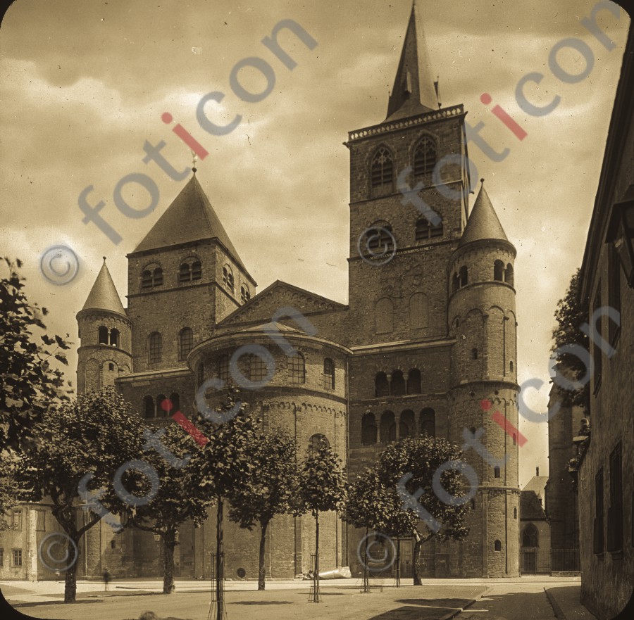 Hohe Domkirche St. Peter zu Trier | Cathedral of St. Peter in Trier - Foto simon-195-054-sw.jpg | foticon.de - Bilddatenbank für Motive aus Geschichte und Kultur